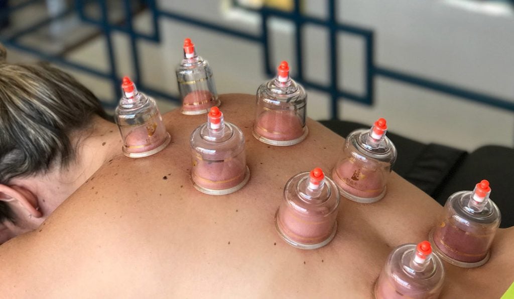 Massagem relaxante e ventosaterapia